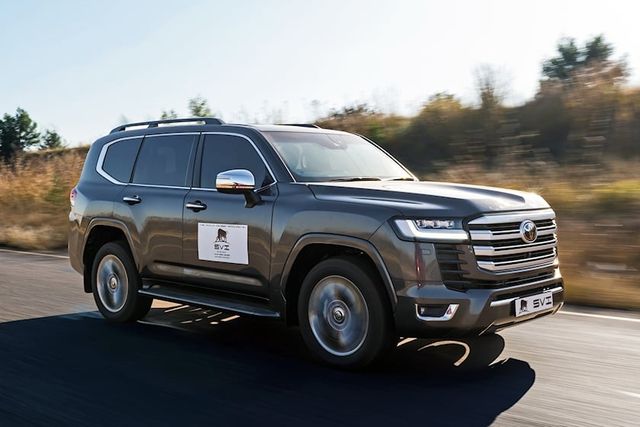 Dành thêm gần 1,5 tỉ đồng để biến Toyota Land Cruiser thành phiên bản bọc thép không sợ AK-47 - Ảnh 9.