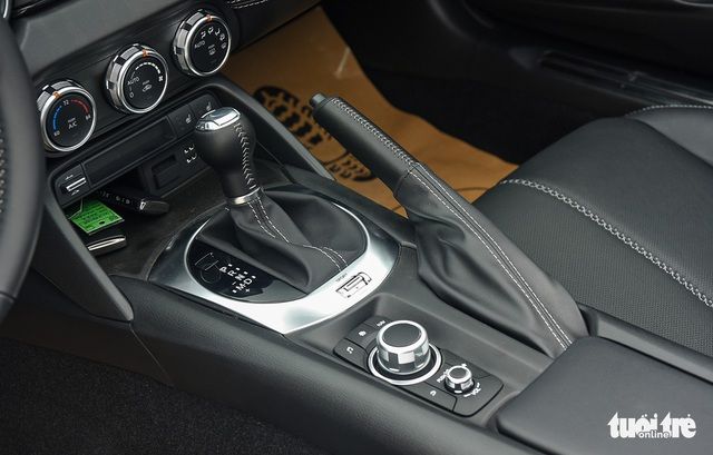 Mazda MX-5 2022 - Phiên bản mui trần độc bản, có giá hàng tỷ đồng, chỉ có 2 chỗ ngồi dành cho các tín đồ của dòng xe tại Việt Nam - Hình 12.