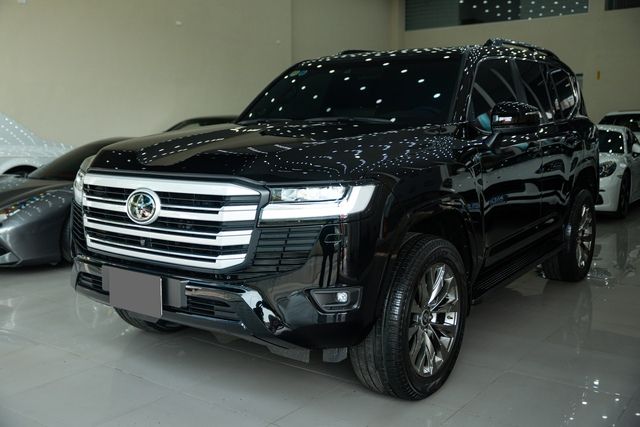‘Lướt’ hơn 3.000 km, Toyota Land Cruiser 2022 vẫn có giá gần 6 tỷ đồng - Hình 5.