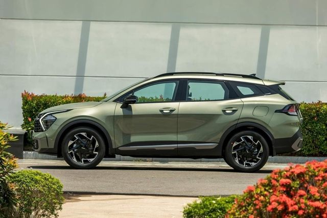 Ảnh thực tế của Kia Sportage 2022 tại Việt Nam: Giá khởi điểm từ 899 triệu đồng, có 8 phiên bản, được lắp ráp trong nước, đắt hơn Hyundai Tucson - Ảnh 3.