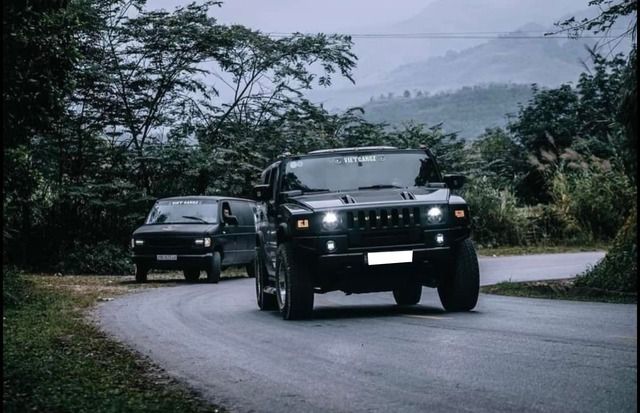 Chiếc Hummer H2, với giá bằng Mercedes-Benz GLC 300 AMG, đang được rao bán với số lượng ảnh đầu tiên.