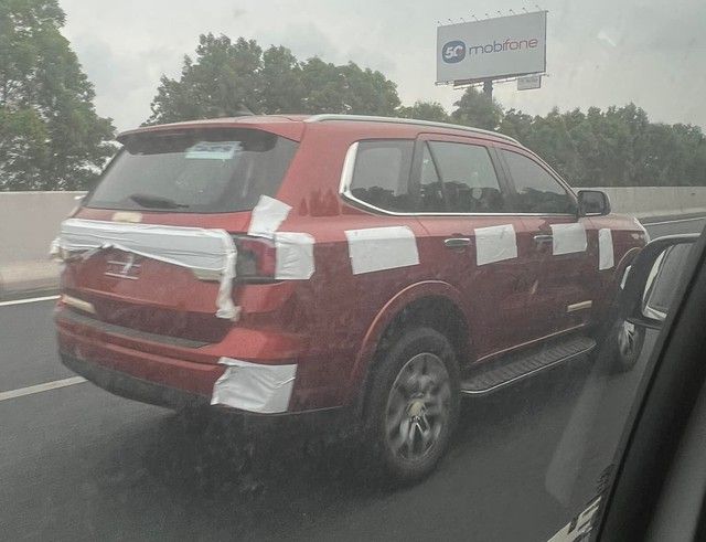 Ford Everest 2022 xuất hiện 'trần trụi' tại Việt Nam, sắp ra mắt, làm nóng thị trường cùng Fortuner - Hình 1.