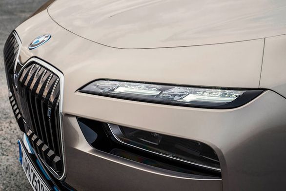Đèn pha lê Swarovski trên BMW i7 được tạo ra như thế nào? - Ảnh 2.