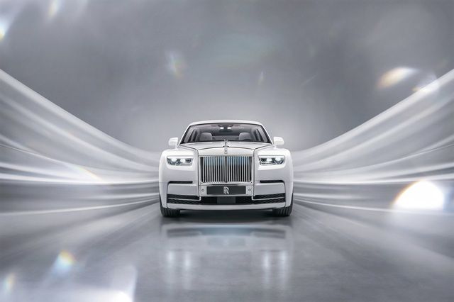 Ra mắt Rolls-Royce Phantom 2023: Tản nhiệt phát sáng, nhiều lựa chọn mới cho tầng lớp siêu giàu - Hình 13.