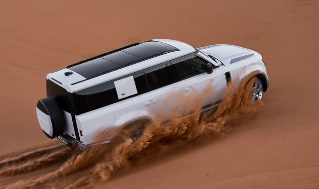Land Rover giới thiệu Defender 130 ra mắt: Xe SUV rộng nhất của hãng, đủ chỗ cho 8 người - Hình 2.