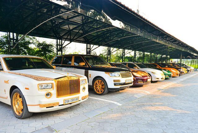 Gặp đại gia trại lợn ở Hải Dương, ngắm nhìn dàn siêu xe dát vàng trăm tỷ và biệt thự trong khuôn viên rộng nghìn mét vuông - Ảnh 13.