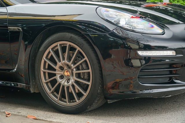 Ngỡ ngàng khi mở hộp Porsche Panamera với giá chỉ hơn 2 tỷ đồng, chỉ khi kiểm tra kỹ mới hiểu được bí mật đằng sau - Ảnh 2.