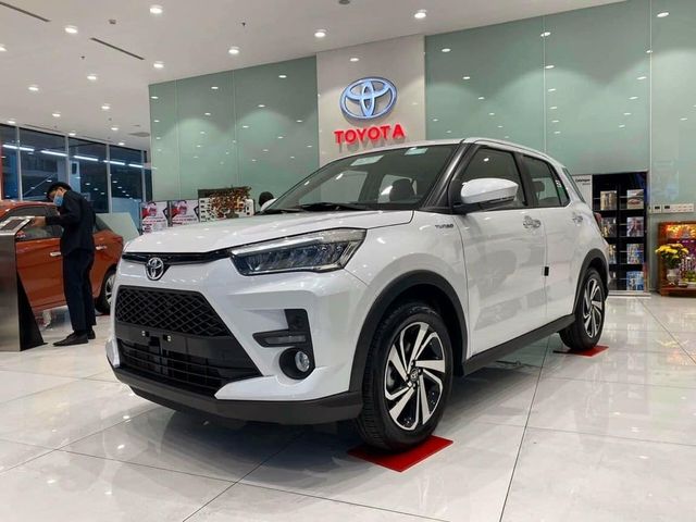 Toyota Raize gây sốt, nhà buôn găm xe bán gần 600 triệu đồng ngang Kia Seltos vẫn cháy hàng - Ảnh 4.
