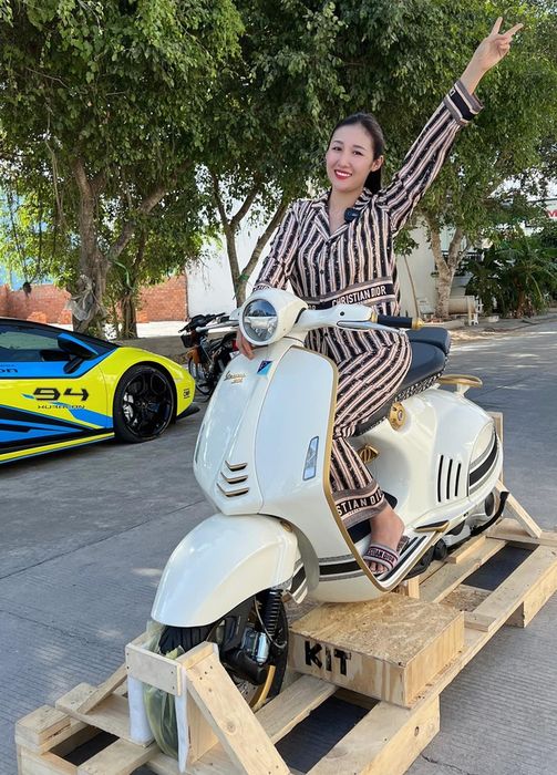 Hot girl 9X Bạc Liêu tiết lộ lí do quyết định bỏ ra 1,5 tỷ để sở hữu chiếc Vespa 946 Christian Dior thay vì mua với giá niêm yết chỉ hơn 700 triệu đồng - Ảnh 3.