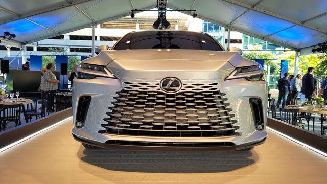 Giới thiệu Lexus RX 2023: Xuất hiện giống như một chiếc xe điện, mang nhiều tính đột phá, việc ra mắt tại Việt Nam chỉ là vấn đề thời gian - Ảnh 2.