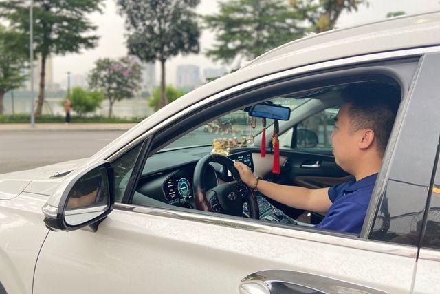 Kỹ sư 25 tuổi mua Hyundai Santa Fe phiên bản cao cấp nhất cày công trình 33.000 km sau 10 tháng: ‘Thú vị, tiết kiệm, tại sao phải lựa chọn Fortuner theo đám đông’ - Ảnh 3.