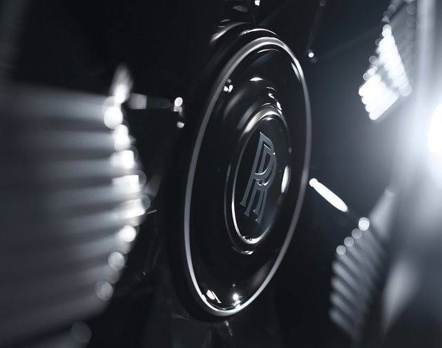 Ra mắt Rolls-Royce Phantom 2023: Hệ thống tản nhiệt phát sáng, nhiều lựa chọn mới cho giới siêu giàu - Hình 7.