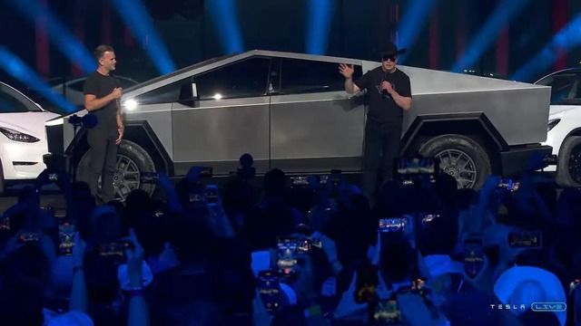 Chất lượng của Tesla Cybertruck bị lên án dữ dội, nhiều chi tiết dường như được kết nối với nhau bằng băng dính - Ảnh 1.