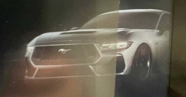 Ford Mustang 2023 lần đầu tiên hé lộ vẻ ngoài trần trụi: 'Mũi' to và hệ thống đèn LED theo xu hướng hiện nay - Ảnh 1.