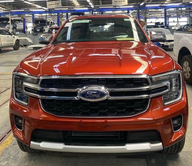 Thông báo giá dự kiến của Ford Everest 2023 tại Việt Nam: Từ 1,075 tỷ đồng, 4 phiên bản, gây áp lực cho Fortuner và Santa Fe - Ảnh 4.