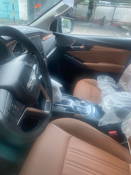 Isuzu mu-X 2022 lần đầu ra mắt tại Việt Nam: Thiết kế đổi mới, bổ sung công nghệ, cạnh tranh với Fortuner và Everest - Hình ảnh 3.
