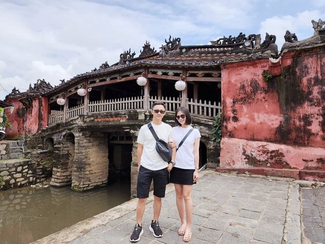 Một cặp vợ chồng lái xe bán tải đi xuyên Việt trong vòng 30 ngày: Bức ảnh này chụp khi chúng tôi bắt đầu chuyến đi trên một chiếc xe Wave.