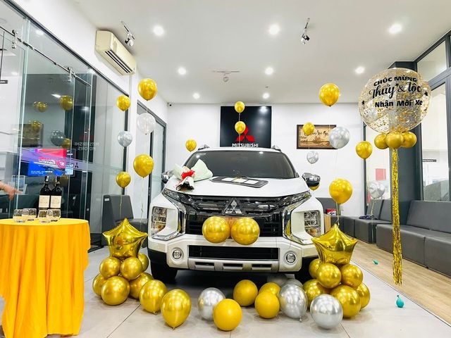 Thầy phụ hồ online Lộc Fuho đã mua Mitsubishi Xpander Cross với giá gần 700 triệu đồng, khiến chiếc Mercedes GLK cũ trở thành một dấu hỏi - Hình 3.