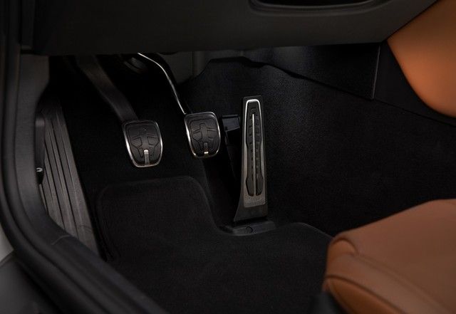 Toyota GR Supra chính thức trở nên giống với đàn em Vios vì... đã được trang bị bản số sàn - Ảnh 12.