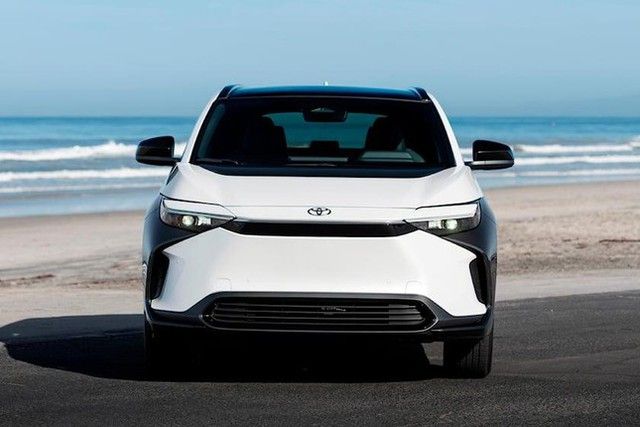 Xe Toyota đang được bán với giá lên đến gần 30.000 USD tại Mỹ - Hình 3.