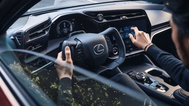 Lexus RZ 450e 2023 hé lộ hình ảnh bề ngoài - Hình 5.