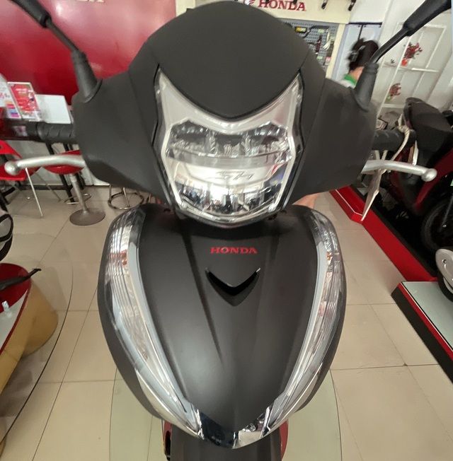 Người buôn đấu giá Honda SH300i với giá 280 triệu đồng, cao gấp đôi so với phiên bản 350 phân khối - Ảnh 1.