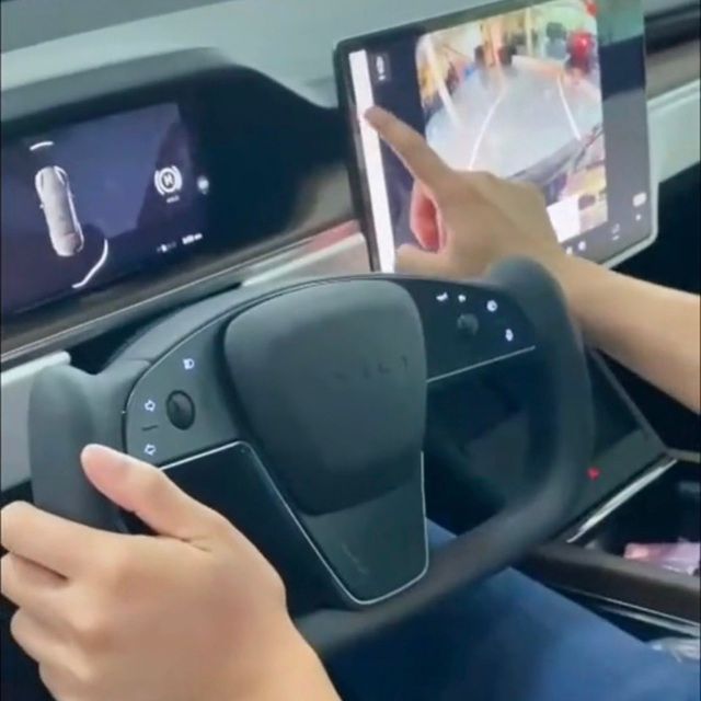 Phiên bản đầu tiên của Tesla Model S Plaid âm thầm xuất hiện tại Việt Nam: Vô-lăng giống như phi thuyền, mạnh mẽ hơn cả Bugatti Veyron - Ảnh 4.