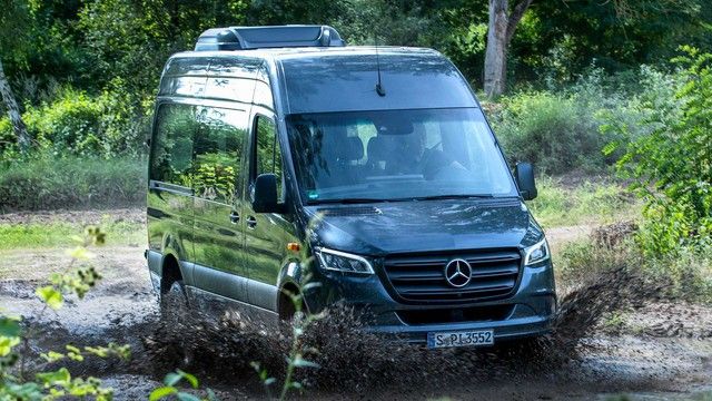 Mercedes-Benz Sprinter 2023 - Xe 16 chỗ 'huyền thoại một thời' tại Việt Nam đã được nâng cấp động cơ mới, dẫn động bốn bánh - Hình 3.