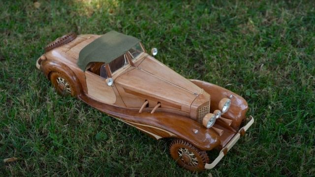 Ngắm Mercedes-Benz 500 K Special Roadster làm từ gỗ siêu tinh xảo  - Ảnh 2.