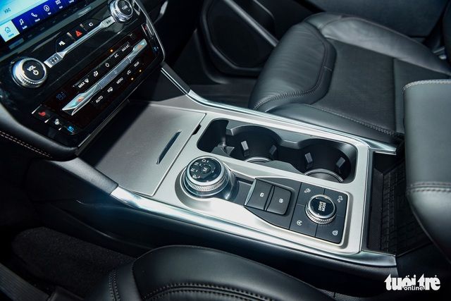 Phiên bản Ford Explorer Platinum hiếm có đã có mặt tại Việt Nam, với nhiều trang bị hơn so với phiên bản chính thức, có giá khoảng 4 tỷ đồng - Ảnh 12.