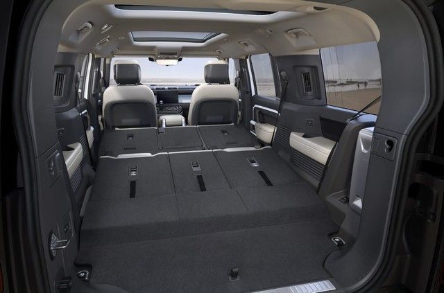 Defender 130 ra mắt: Xe SUV rộng nhất của Land Rover, đủ chỗ cho 8 người - Hình 6.