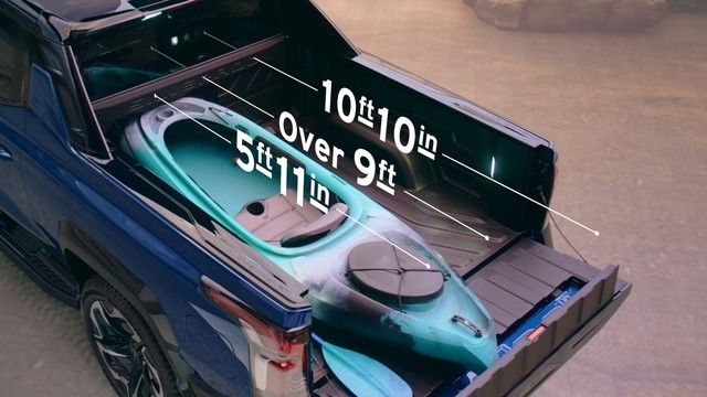 Khi Ford F-150 Lightning tạm dừng nhận đơn hàng, Chevrolet Silverado EV nhanh chóng giới thiệu thêm nhiều tính năng mới khi sẽ ra mắt vào năm sau