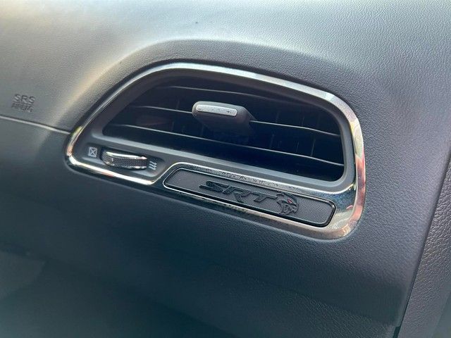 Chiếc Dodge Challenger Hellcat Redeye đầu tiên đã về Việt Nam, là một phần của bộ sưu tập siêu xe trị giá hàng tỷ đồng. Chi phí cho việc tùy chọn thêm các tính năng đã vượt qua con số 100 triệu đồng.