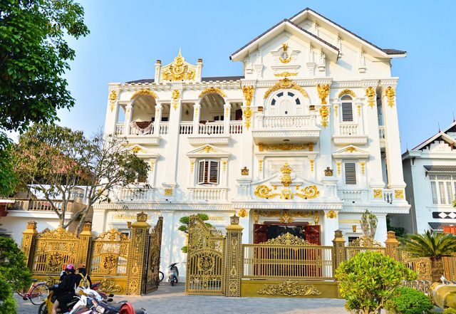Gặp 'ông trùm chăn nuôi lợn' tại Hải Dương, chiêm ngưỡng dàn siêu xe lót vàng trăm tỷ và biệt thự trong khu công viên rộng hàng nghìn mét vuông - Hình 6.