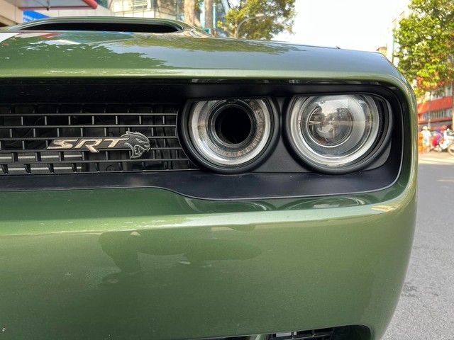 Chiếc Dodge Challenger Hellcat Redeye đầu tiên đã đến Việt Nam, là một phần của bộ sưu tập siêu xe trị giá hàng tỷ đồng. Chi phí cho việc tùy chọn thêm các tính năng đã vượt qua con số 100 triệu đồng.