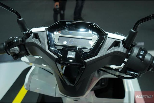 Xe máy Honda sản xuất tại Thái Lan ra mắt gây chú ý với loạt cải tiến, cốp đựng đồ dung tích 18 lít - Hình 5.