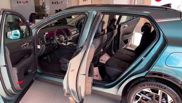 Một đại lý đã tiết lộ giá của 8 phiên bản Kia Sportage 2022 tại Việt Nam: Từ 899 triệu đồng, sẽ được ra mắt vào ngày 10/6, cạnh tranh với Tucson và CX-5 - Hình 4.