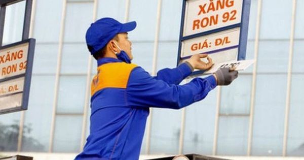 Giá xăng đạt kỷ lục mới hơn 31.000 đồng mỗi lít - Hình ảnh số 1.