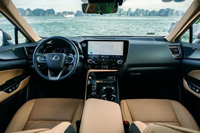 Đánh giá Lexus NX 350h: Trải nghiệm độc đáo với giá 3,3 tỷ đồng và sự nổi bật trên đường phố Việt Nam - Hình 6.