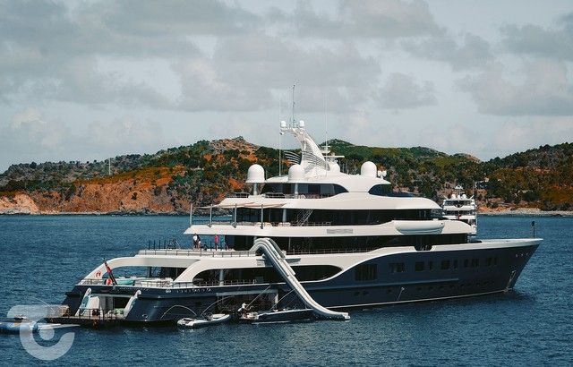 Khám phá chi tiết siêu du thuyền xa hoa của ông chủ tập đoàn LVMH - Ảnh 3.