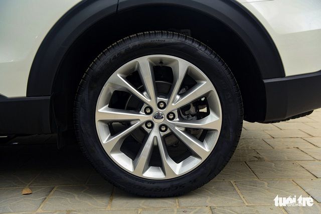 Phiên bản Ford Explorer Platinum hiếm có đã đặt chân đến Việt Nam, với nhiều trang bị vượt trội hơn so với phiên bản chính hãng, có giá khoảng 4 tỷ đồng - Ảnh 5.