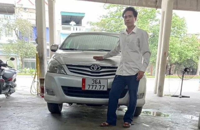 Sau một đêm đeo biển số VIP 777.77, chiếc xe ô tô cũ trị giá 320 triệu đã được trả giá lên đến 700 triệu đồng - Ảnh 1.
