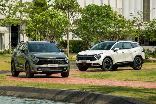 Ảnh thực tế của Kia Sportage 2022 tại Việt Nam: Giá xuất phát từ 899 triệu đồng, có 8 phiên bản, được lắp ráp trong nước, đắt hơn Hyundai Tucson - Ảnh 1.