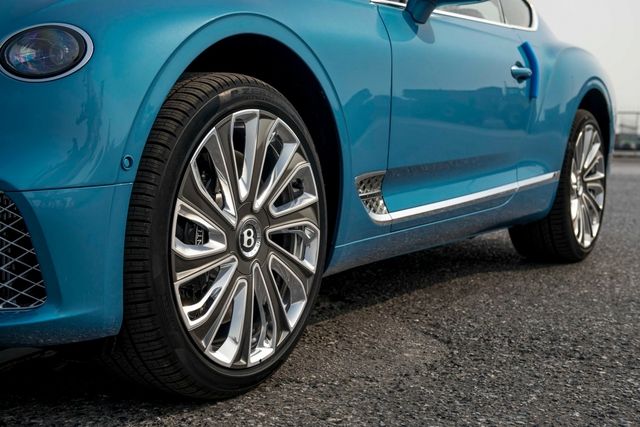 Bentley Continental GT V8 Mulliner trị giá hơn 20 tỷ đồng đã đổ bộ tới Việt Nam - Hình 4.