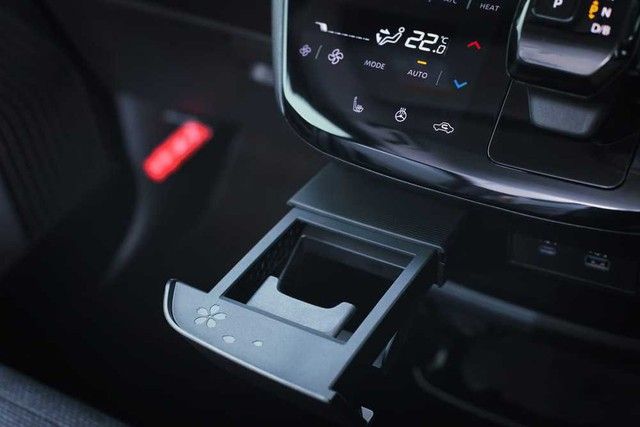 Trong chiếc xe hơi made in Japan giá chỉ 300 triệu đồng, có những gì đặc biệt? - Hình 11.