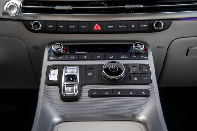 Hyundai Palisade 2023 chính thức ra mắt: Thiết kế lưới tản nhiệt 3D và vô-lăng giống như Tucson, ghế ngồi có công nghệ công thái học 'lấy cảm hứng' từ Genesis kết hợp với nhiều công nghệ tiên tiến - Hình 8.