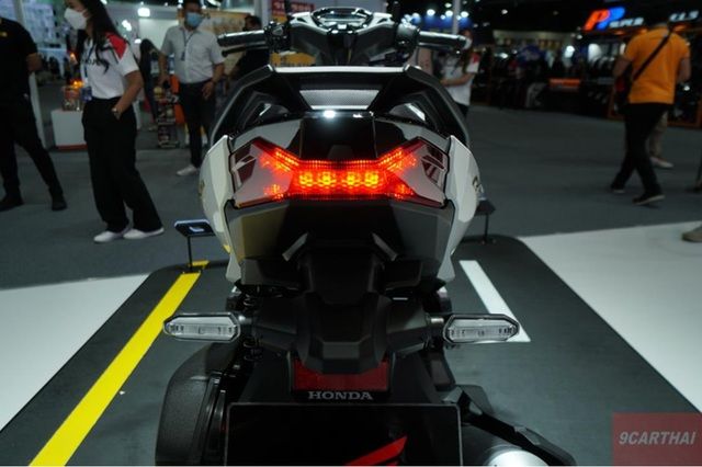 Xe máy Honda Made in Thailand ra mắt làm náo loạn thị trường nhờ những cải tiến, cốp chứa đồ 18 lít - Hình 3.
