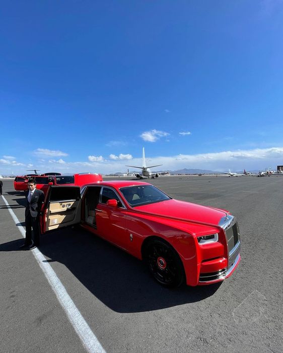 Dinh thưởng phong cách của Britney Spears: Sử dụng máy bay riêng, lái môtô nước và thuê Rolls-Royce - Ảnh 3.