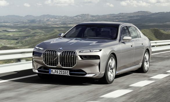 Quá trình tạo ra đèn bằng pha lê Swarovski trên BMW i7 diễn ra như thế nào? - Ảnh 1.