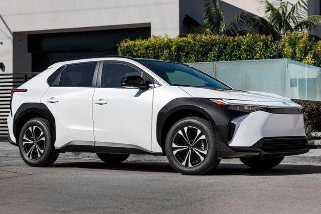 Xe Toyota đang được bán với giá lên đến gần 30.000 USD tại Mỹ - Hình 2.